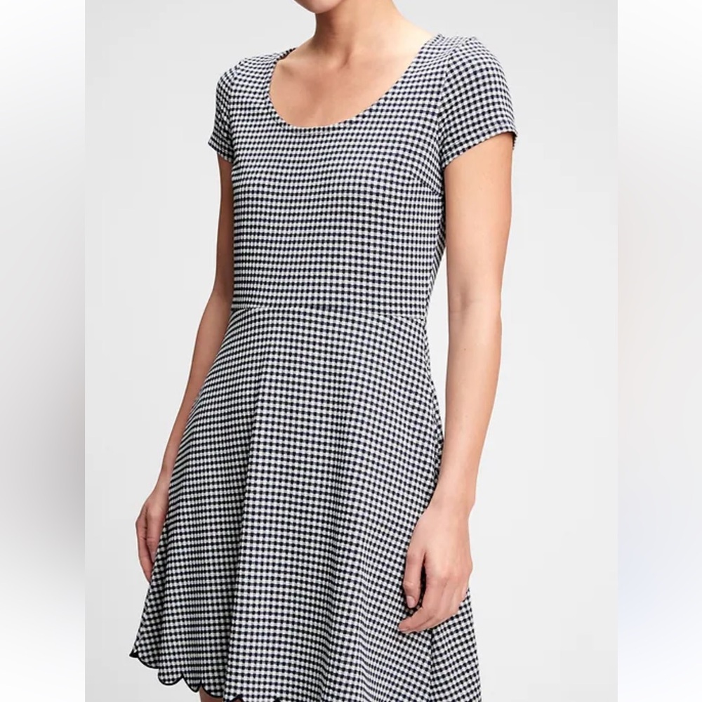 Gap Fit and Flare Black and White Checkered Print Scalloped Dress Size 2